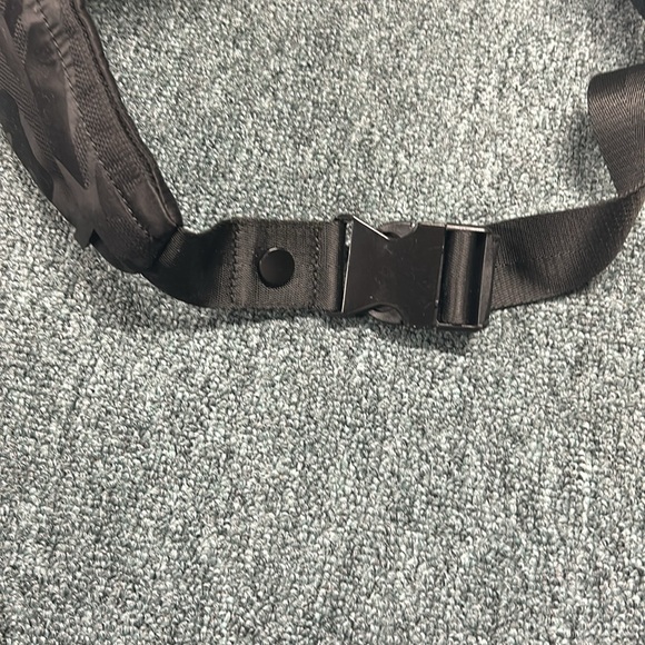 Black Cross Body  Kendall & Kylie Purse/ Fanny Pack - Picture 2 of 3